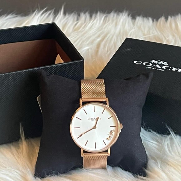 💰SOLD - CA120 - Coach Perry Silver Dial Rose Gold Women’s Watch - Picture 3 of 10